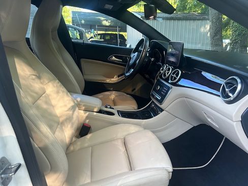 Used 2019 Mercedes-Benz CLA 250 UNAVAIL image 23