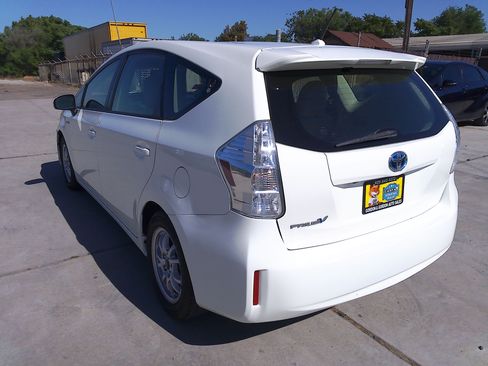 Used 2012 Toyota Prius V image 3
