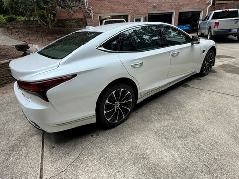 Used 2023 Lexus LS 500h AWD w/ Luxury Package image 10