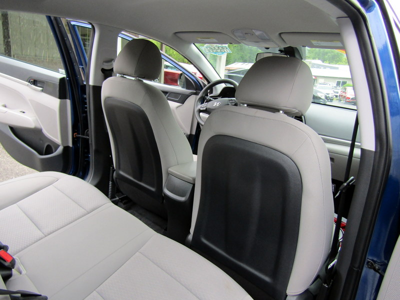 Used 2020 Hyundai Elantra SE Sedan FWD image 25