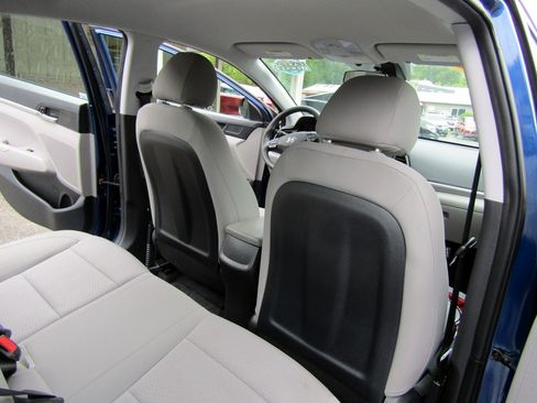 Used 2020 Hyundai Elantra SE Sedan FWD image 25