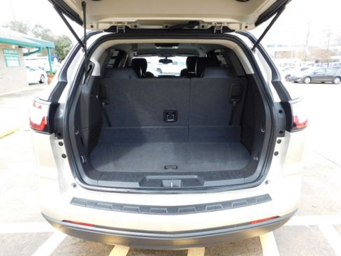 Used 2016 Chevrolet Traverse LT image 7