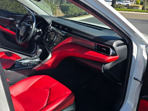 Used 2019 Toyota Camry XSE image 20