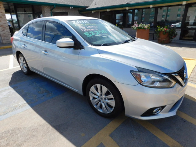Used 2018 Nissan Sentra S FWD image 2