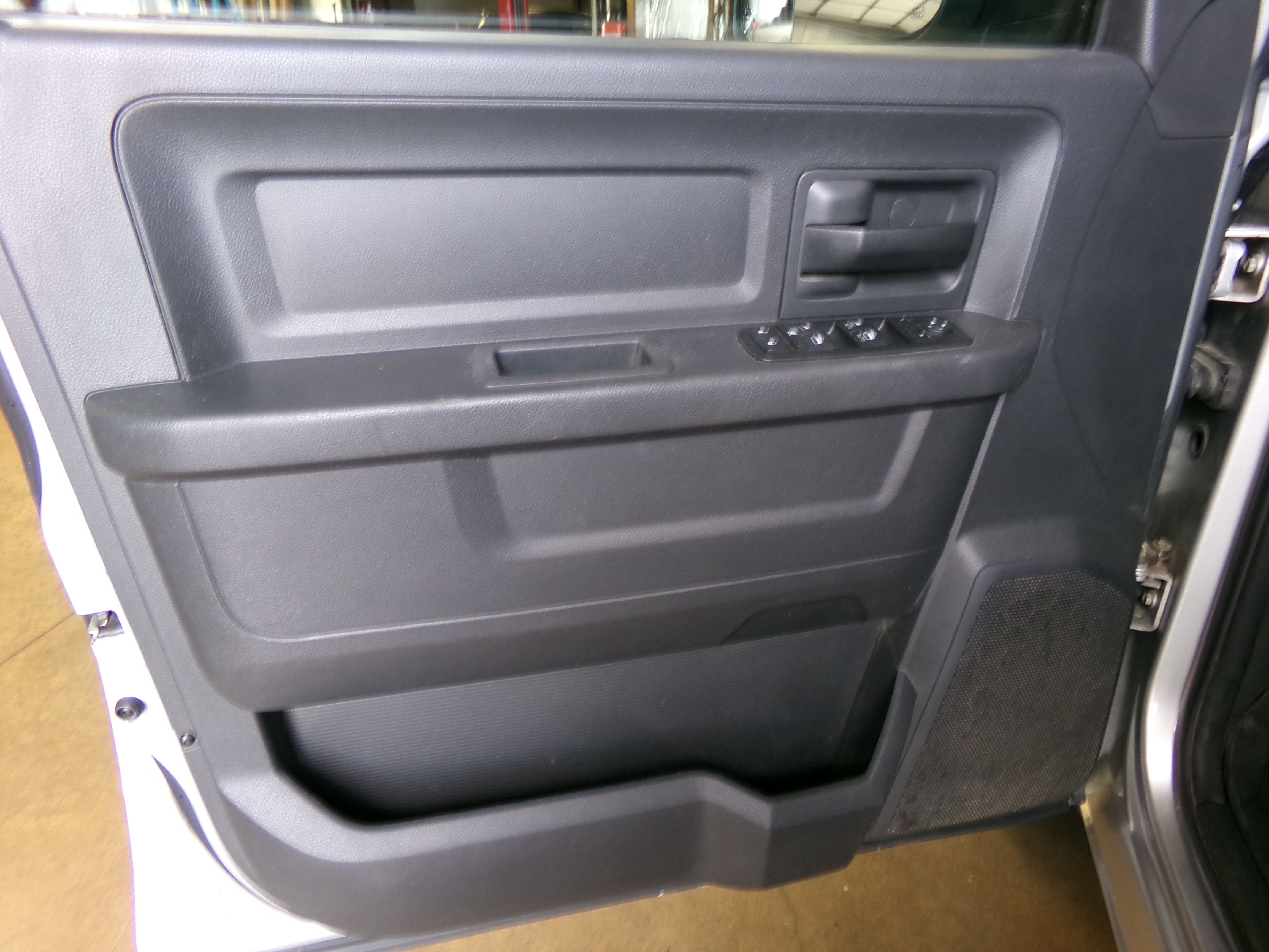Used 2011 RAM 1500 4x4 Quad Cab image 16