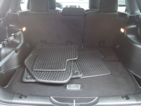 Used 2015 Jeep Cherokee Latitude image 12