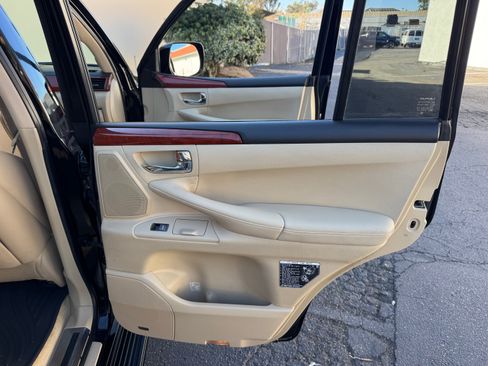 Used 2010 Lexus LX 570 image 31