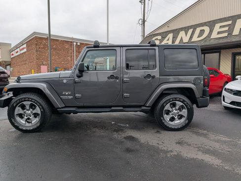 Used 2018 Jeep Wrangler Unlimited Sahara image 2