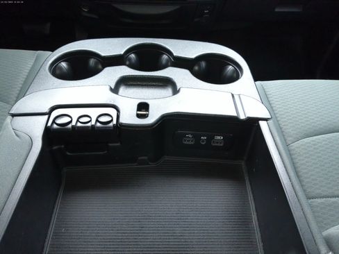 Used 2018 RAM 1500 ST image 9