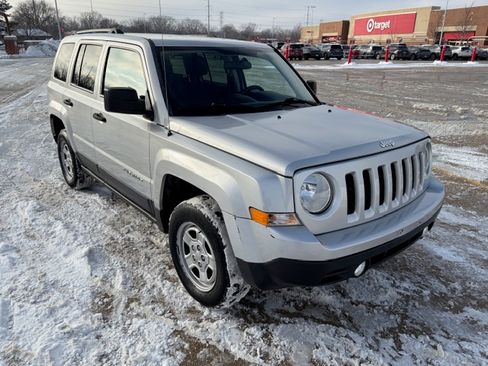 Used 2014 Jeep Patriot Sport image 5
