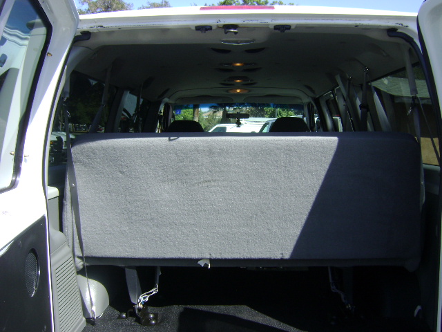 Used 2005 Ford E-350 and Econoline 350 Super Duty Wagon RWD image 15