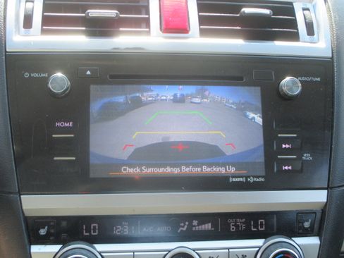 Used 2017 Subaru Legacy 2.5i Premium image 5