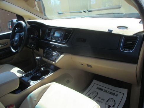 Used 2015 Kia Sedona EX image 3