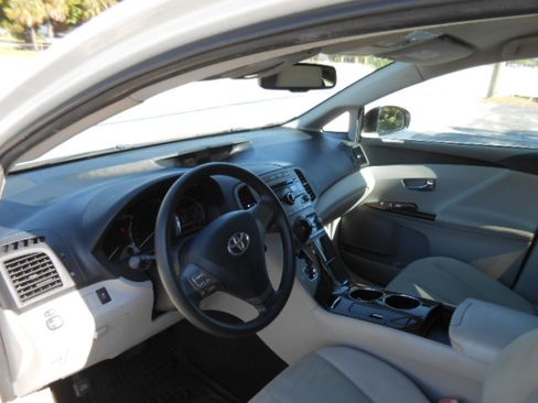 Used 2009 Toyota Venza LE FWD image 11