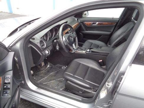 Used 2012 Mercedes-Benz C 300 image 4