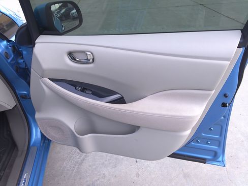 Used 2011 Nissan Leaf SL image 11