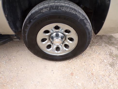 Used 2014 Chevrolet Suburban LT image 10