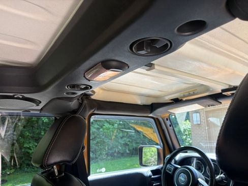 Used 2014 Jeep Wrangler 4WD Unlimited Sahara image 14