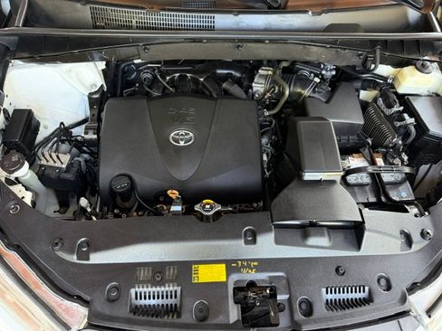 Used 2017 Toyota Highlander AWD V6 image 24