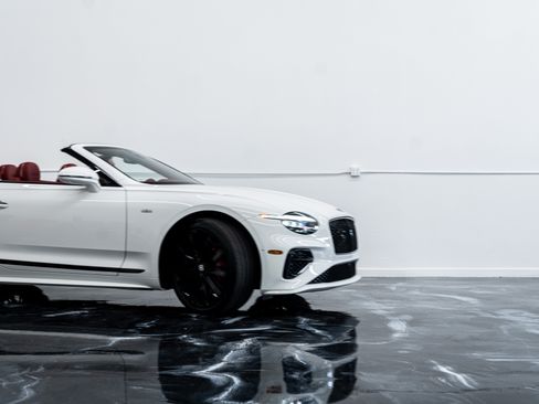 Used 2025 Bentley Continental GTC Speed image 4