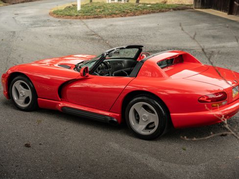 Used 1994 Dodge Viper RT/10 image 2