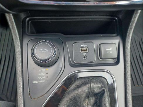 Used 2019 Jeep Cherokee 4WD Overland image 20