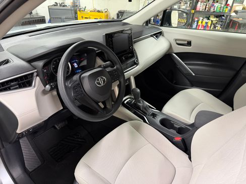 Used 2022 Toyota Corolla Cross L image 5