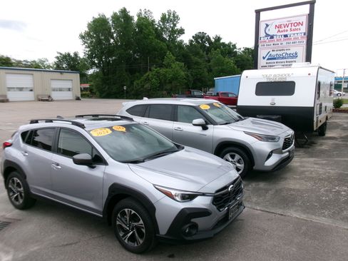 Used 2021 Toyota Highlander FWD LE Hybrid image 23