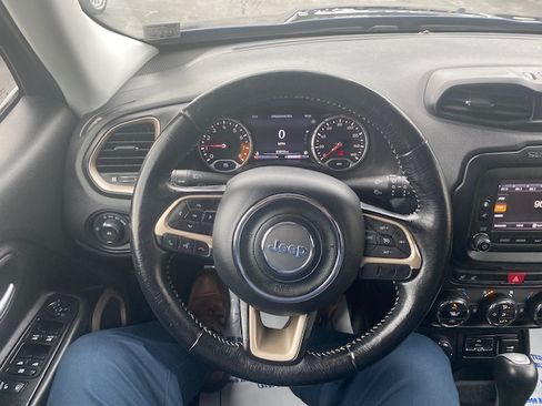 Used 2017 Jeep Renegade 4WD Limited image 9