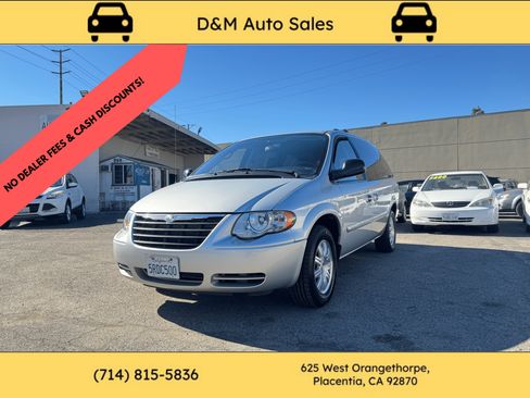 Used 2005 Chrysler Town & Country Touring image 1