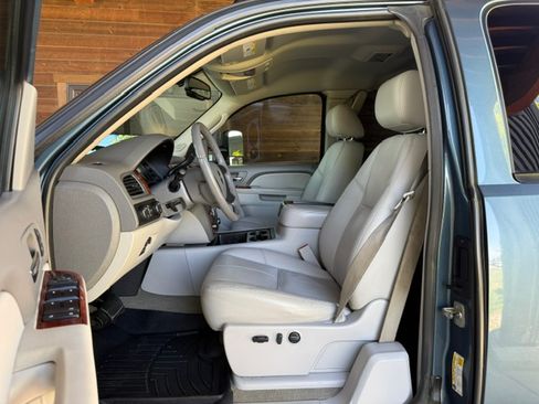 Used 2011 Chevrolet Silverado 3500 4x4 Extended Cab LTZ image 10