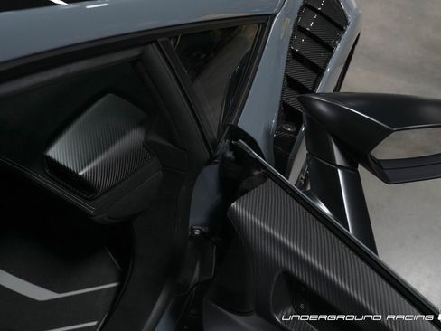 Used 2022 Lamborghini Huracan STO Coupe RWD image 12