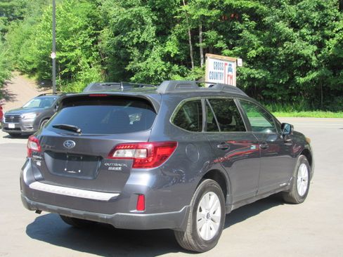 Used 2017 Subaru Outback 2.5i Premium AWD/4WD image 6