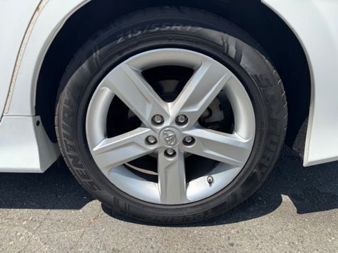 Used 2014 Toyota Camry FWD image 24