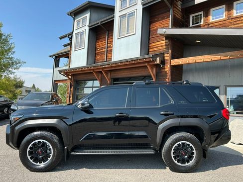 Used 2025 Toyota 4Runner 4WD TRD-Off Road image 3