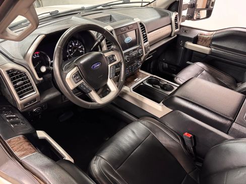 Used 2018 Ford F250 Lariat image 13