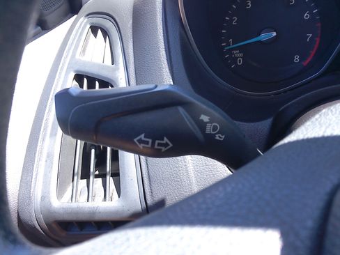 Used 2015 Ford Focus SE Hatchback FWD image 30
