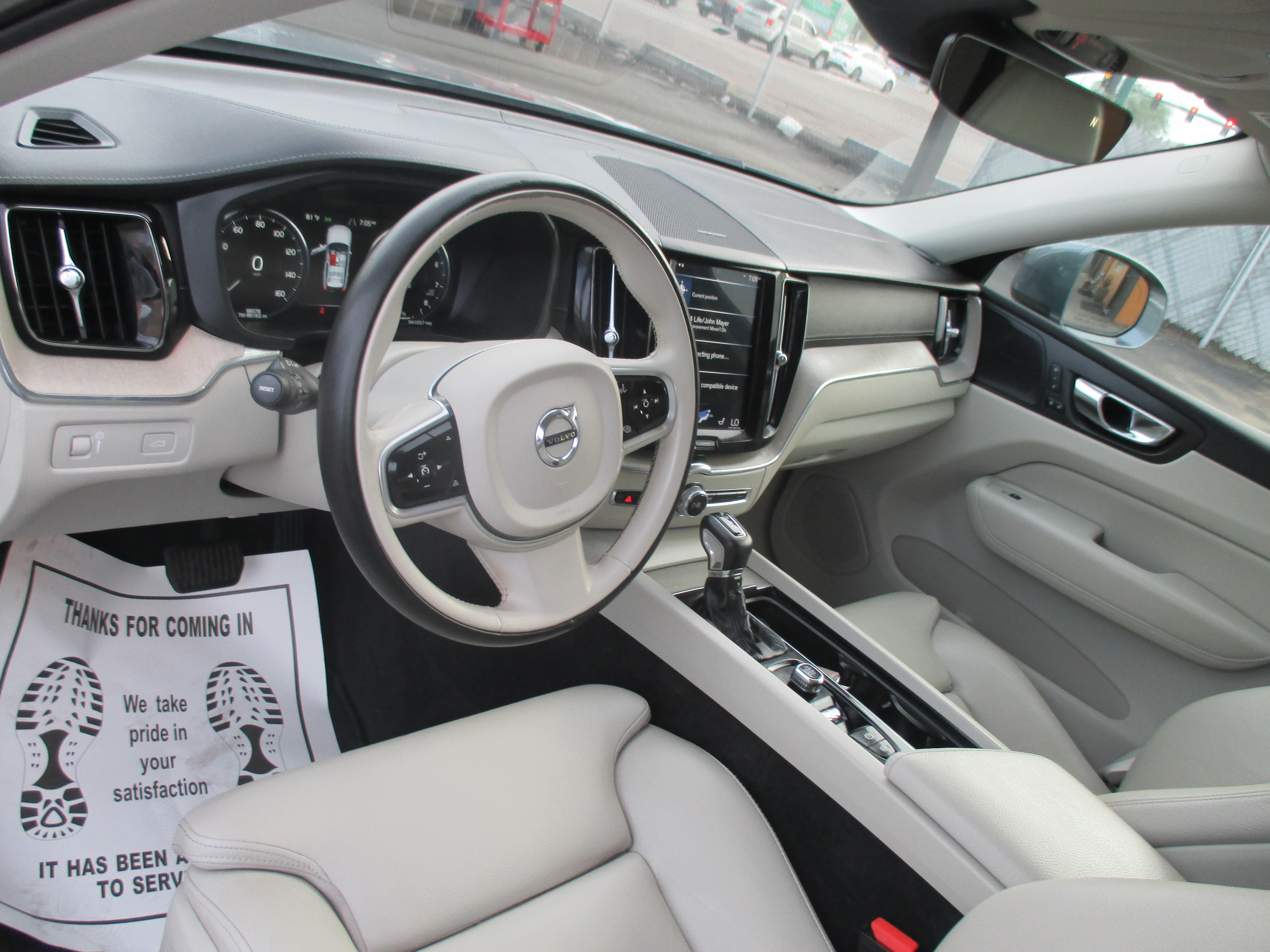 Used 2019 Volvo XC60 AWD T5 Inscription image 12