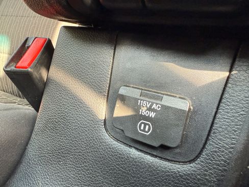 Used 2012 Jeep Wrangler Unlimited Sahara image 14
