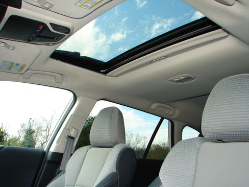 Used 2025 Subaru Outback Premium image 3