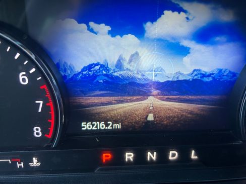 Used 2022 Ford Explorer 2WD XLT image 25