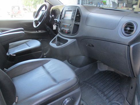 Used 2019 Mercedes-Benz Metris Passenger image 5