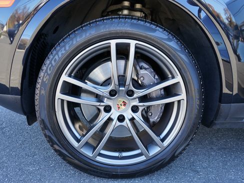 Used 2022 Porsche Cayenne image 34