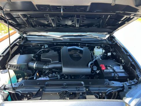 Used 2022 Toyota Tacoma TRD Off-Road image 10