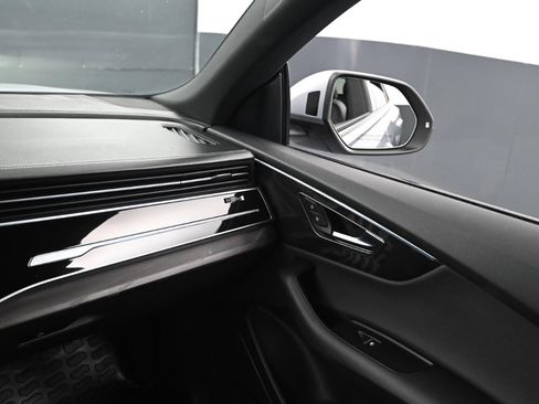 Used 2019 Audi Q8 Prestige image 22