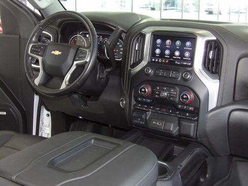 Used 2021 Chevrolet Silverado 1500 4x4 Crew Cab LTZ image 32