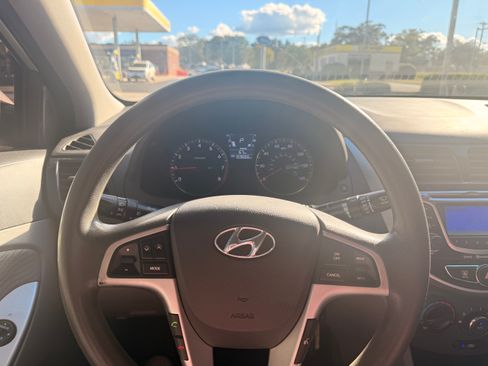 Used 2013 Hyundai Accent GLS image 11