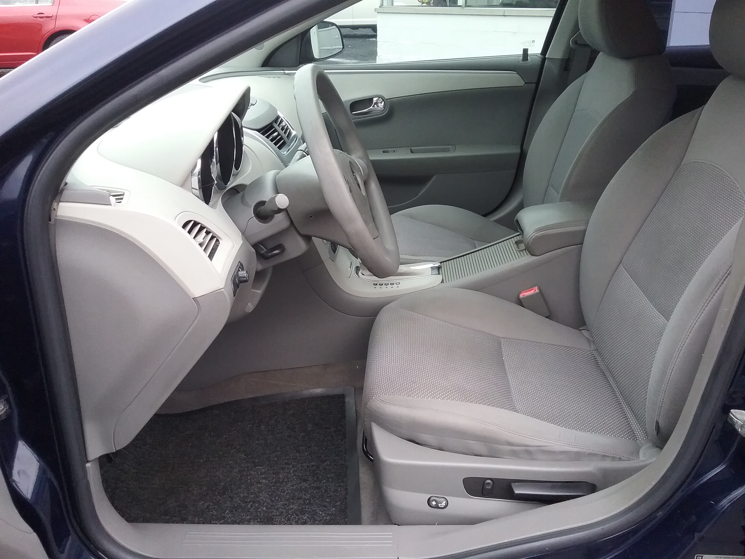 Used 2012 Chevrolet Malibu LS FWD image 2