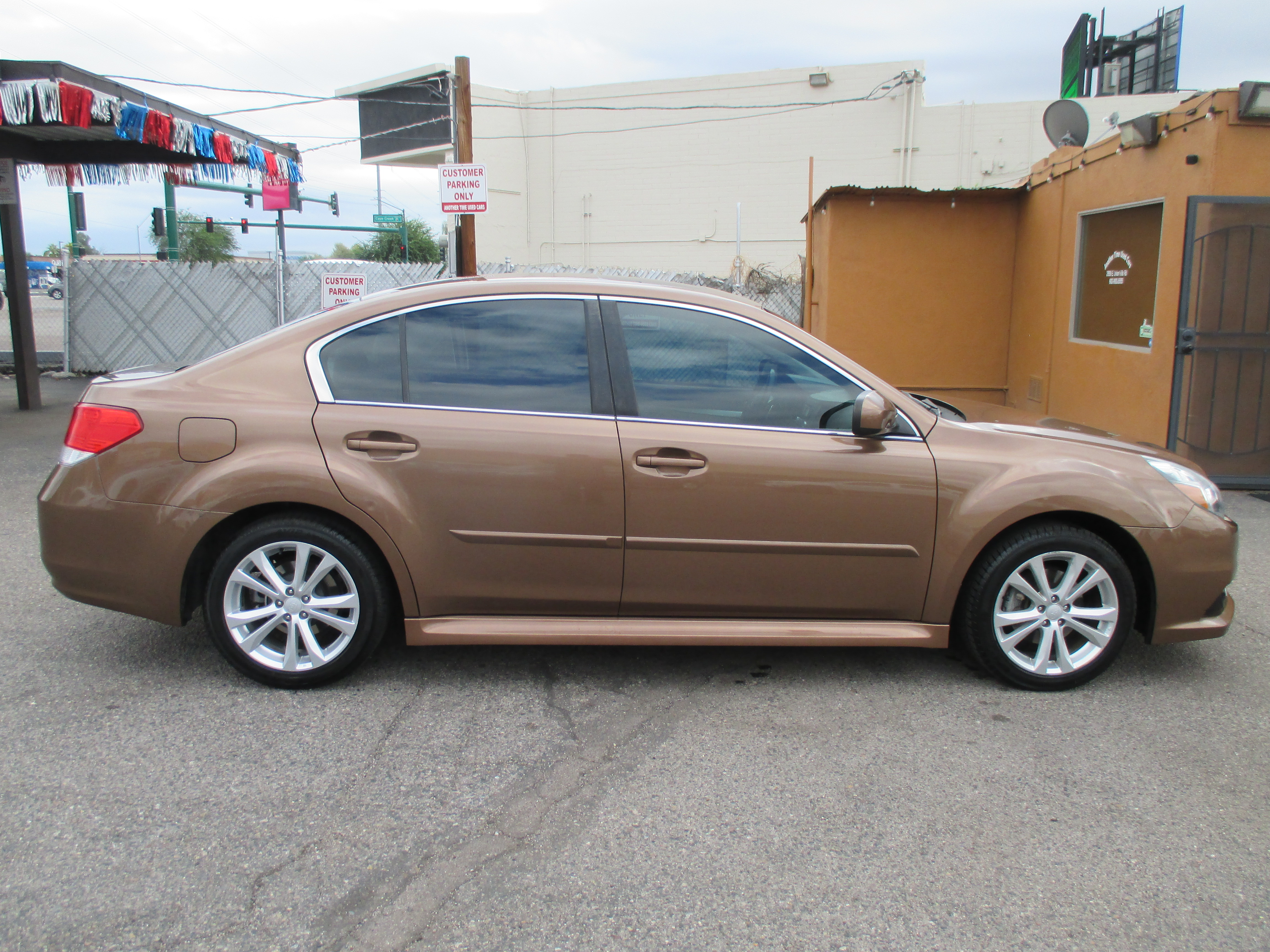 Used 2013 Subaru Legacy 2.5i Premium Sedan 4D AWD/4WD image 2