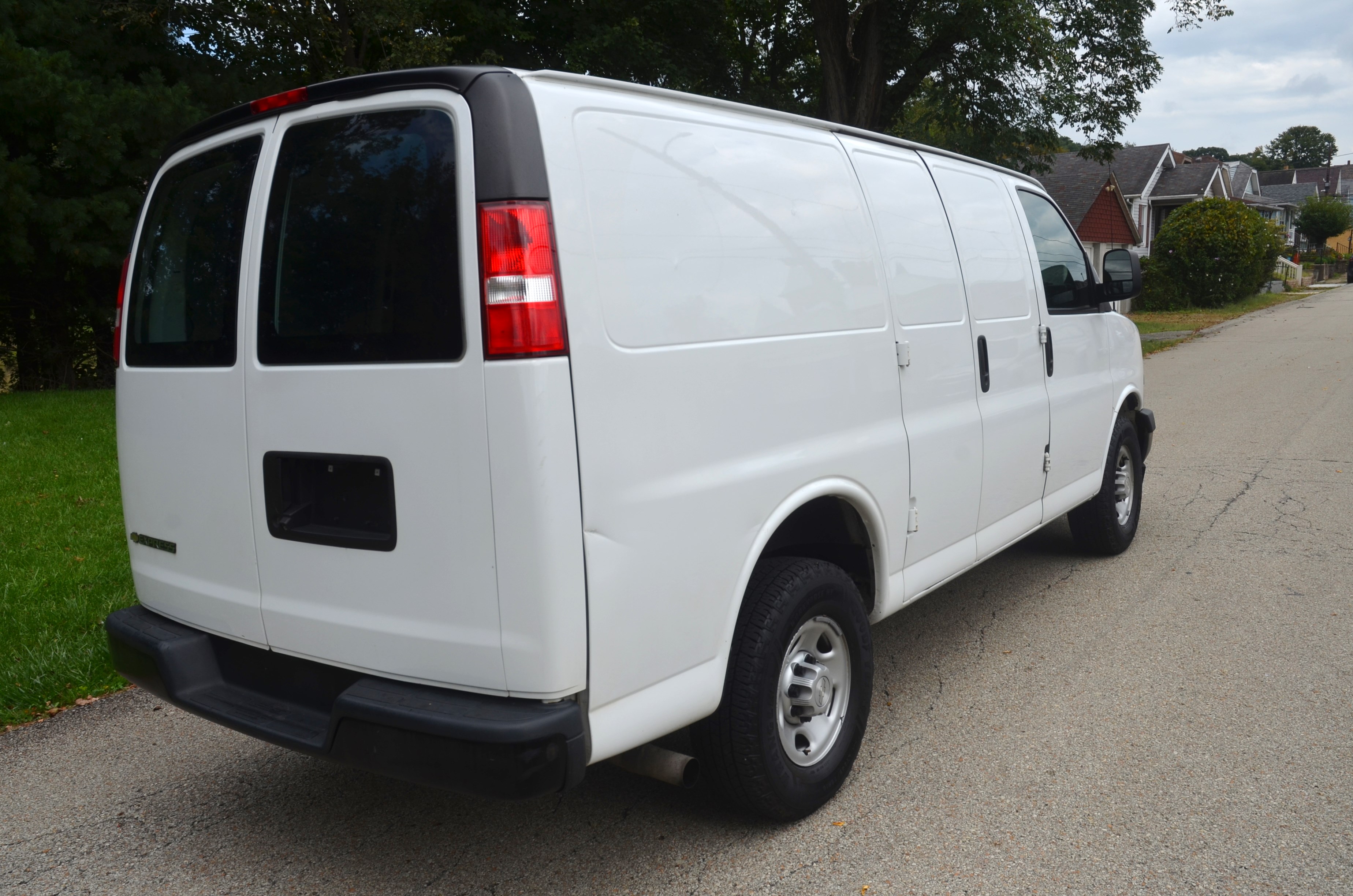 Used 2019 Chevrolet Express 2500 UNAVAIL RWD image 5